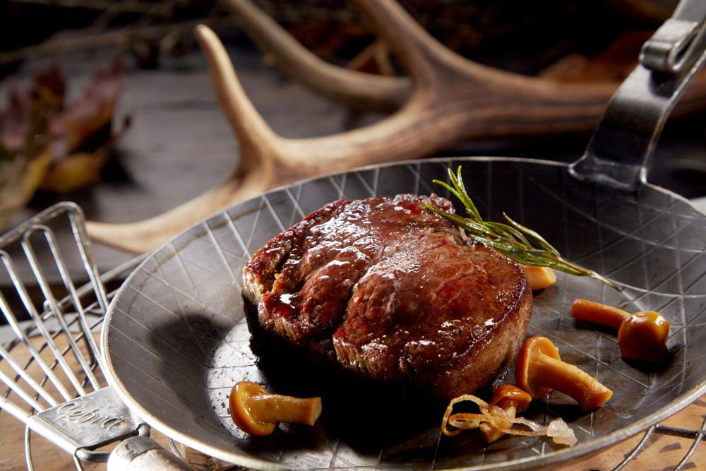 Regular sweet bologna and trail bologna made from venison using local flavor traditions